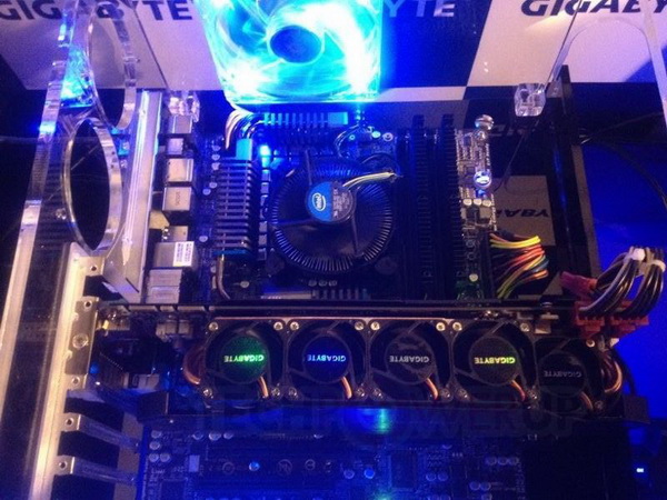 Immagine pubblicata in relazione al seguente contenuto: Foto della card non reference Gigabyte GeForce GTX 680 SOC | Nome immagine: news17105_2.jpg