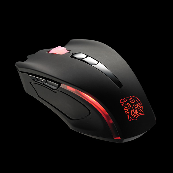 Immagine pubblicata in relazione al seguente contenuto: Tt eSPORTS lancia il gaming mouse BLACK Element Cyclone | Nome immagine: news17284_3.jpg