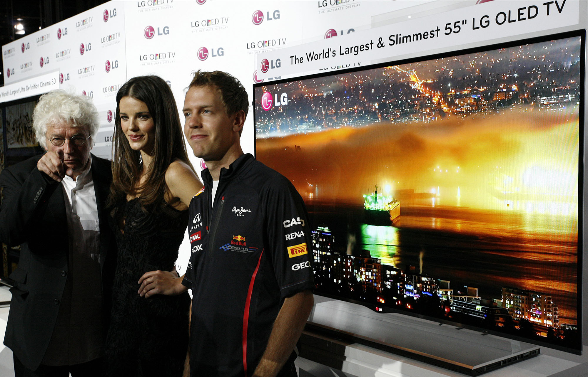 Immagine pubblicata in relazione al seguente contenuto: Montecarlo, LG e Vettel presentano un televisore OLED da 55-inch | Nome immagine: news17302_1.jpg