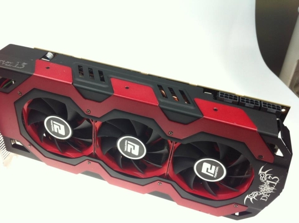 Immagine pubblicata in relazione al seguente contenuto: Foto e specifiche della dual-gpu PowerColor HD 7970 X2 Devil13 | Nome immagine: news17329_2.jpg