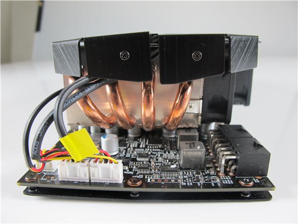 Immagine pubblicata in relazione al seguente contenuto: Foto della card Radeon HD 7970 Super Overclock di Gigabyte | Nome immagine: news17582_2.jpg