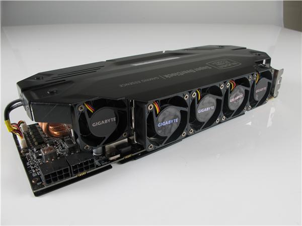 Immagine pubblicata in relazione al seguente contenuto: Foto della card Radeon HD 7970 Super Overclock di Gigabyte | Nome immagine: news17582_3.jpg