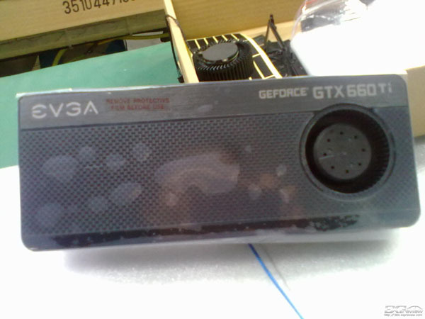 Immagine pubblicata in relazione al seguente contenuto: Foto del cooler della EVGA GeForce GTX 660 Ti Signature Edition | Nome immagine: news17716_1.jpg