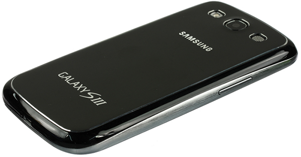 Immagine pubblicata in relazione al seguente contenuto: Il Galaxy S III nero arriva a ottobre con uno storage interno di 64GB | Nome immagine: news17860_samsung-galaxy-s-iii-black_1.jpg