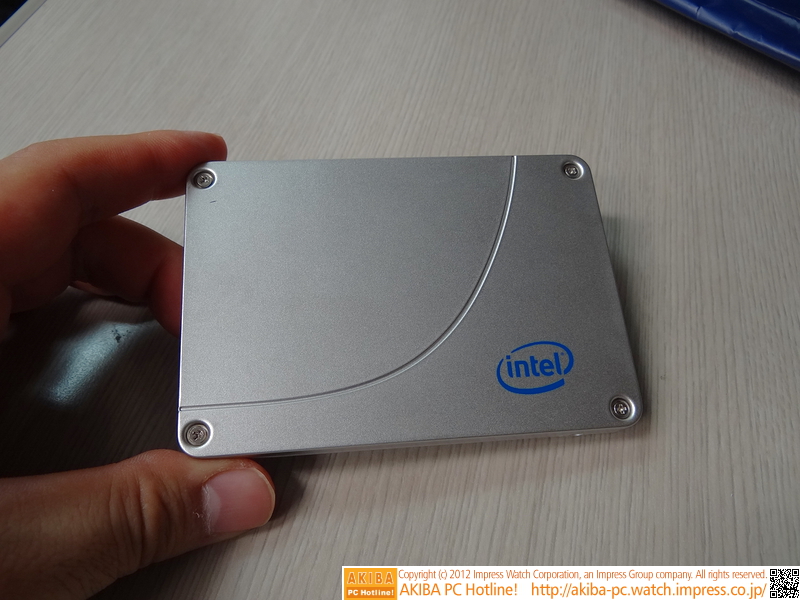 Immagine pubblicata in relazione al seguente contenuto: Intel commercializza il primo SSD da 240GB della linea 335 | Nome immagine: news18303_Intel-SSD-335_1.jpg