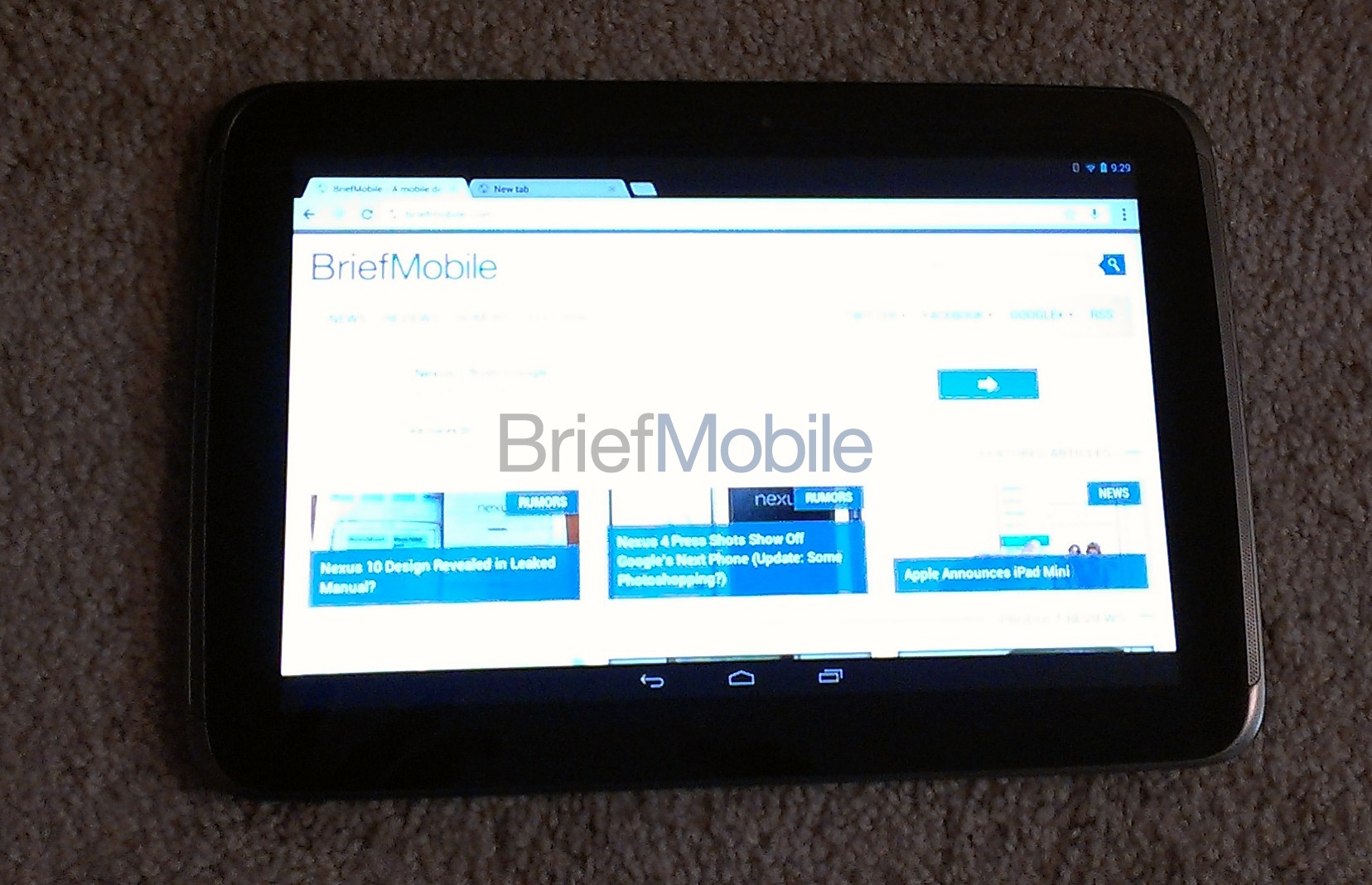 Immagine pubblicata in relazione al seguente contenuto: Disponibili foto e specifiche del tablet Nexus 10 di Google e Samsung | Nome immagine: news18333_Google-Samsung-Nexus-10-tablet_2.jpg