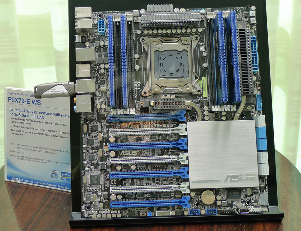 Immagine pubblicata in relazione al seguente contenuto: ASUS esibisce la motherboard high-end P9X79-E WS per LGA-1150 | Nome immagine: news18704_ASUS-P9X79-E-WS_motherboard_1.jpg