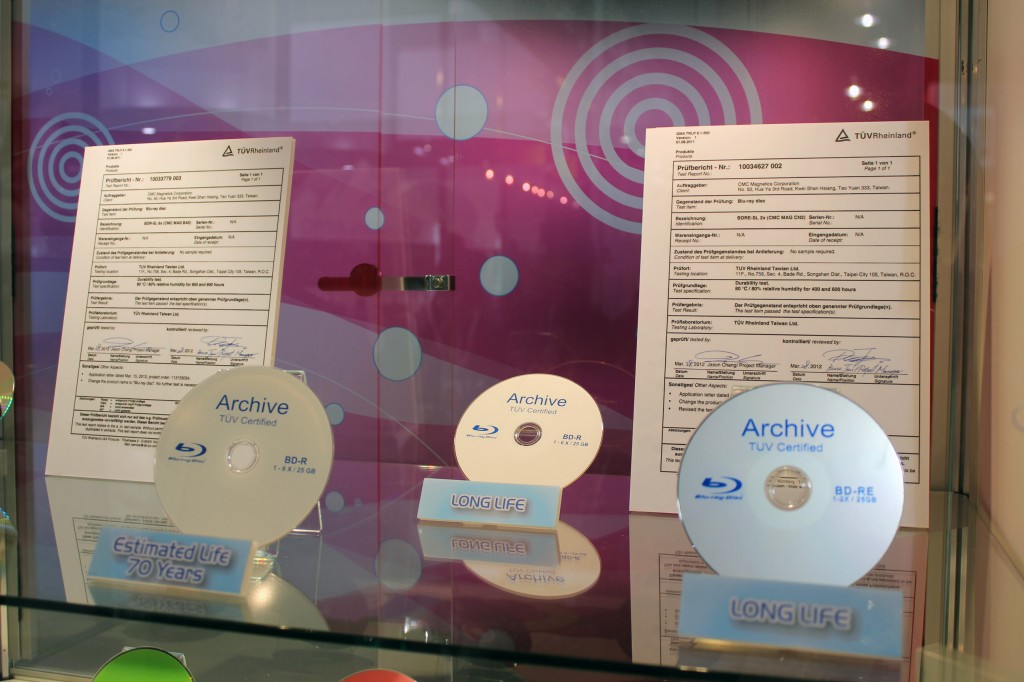 Immagine pubblicata in relazione al seguente contenuto: CMC Magnetics mostra nuovi Blu-ray con capacit fino a 100GB | Nome immagine: news18722_CMC-Magnetics-Blu-ray_1.jpg