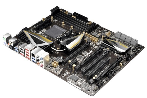 Immagine pubblicata in relazione al seguente contenuto: ASRock annuncia la motherboard flag-ship 990FX Extreme9 | Nome immagine: news18747_ASRock-990FX-Extreme9_1.jpg