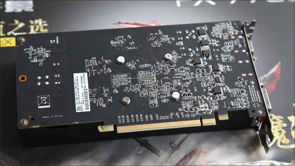 Immagine pubblicata in relazione al seguente contenuto: XFX lancia la video card non reference FX 7750 Monster | Nome immagine: news18839_XFX-FX-7750-Monster_2.jpg