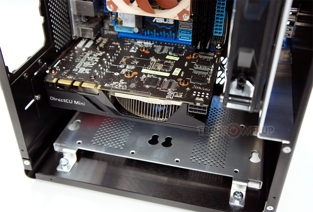 Immagine pubblicata in relazione al seguente contenuto: ASUS esibisce la card high-end GeForce GTX 670 DirectCU Mini | Nome immagine: news19092_ASUS-GTX-670-DirectCU-Mini_1.jpg