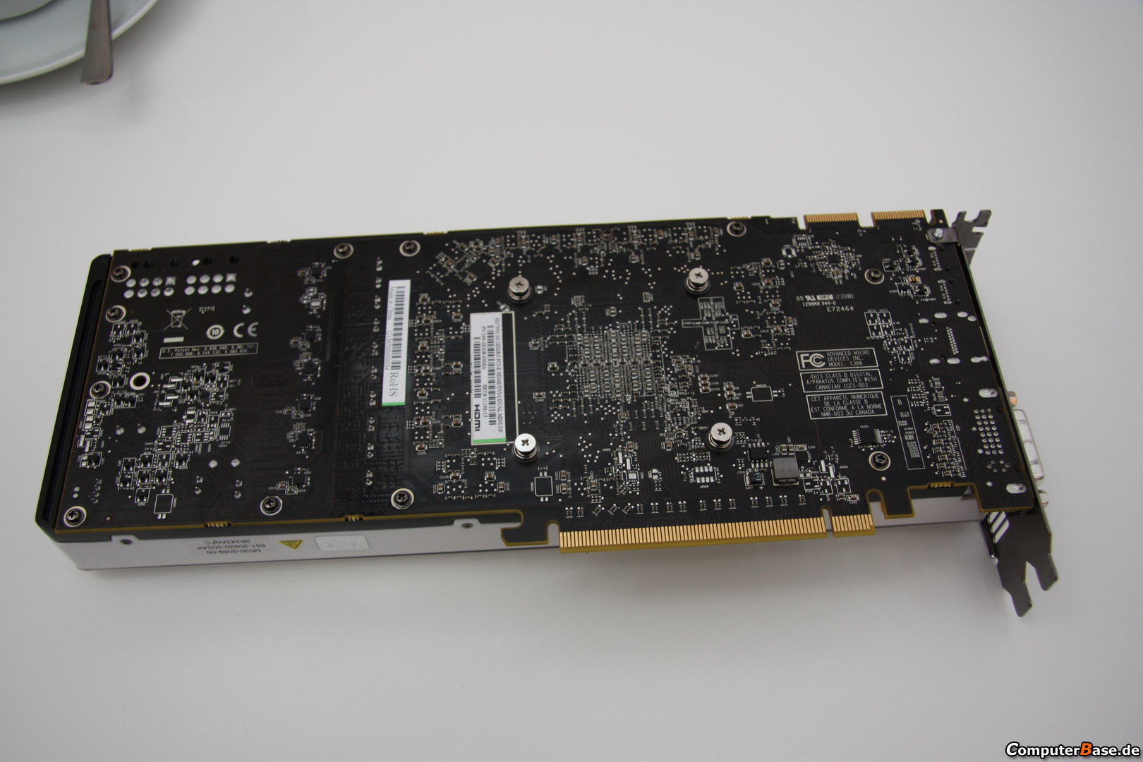 Immagine pubblicata in relazione al seguente contenuto: Sapphire mostra una costosa card Radeon HD 7950 Mac Edition | Nome immagine: news19099_Sapphire-Radeon-HD-7950-Mac-Edition_5.jpg