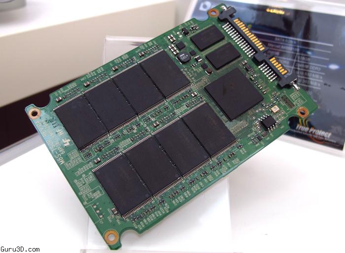 Immagine pubblicata in relazione al seguente contenuto: Plextor esibisce una linea di SSD basati su NAND flash TLC a 19nm | Nome immagine: news19100_Plextor-TLC-NAND-SSD_1.jpg