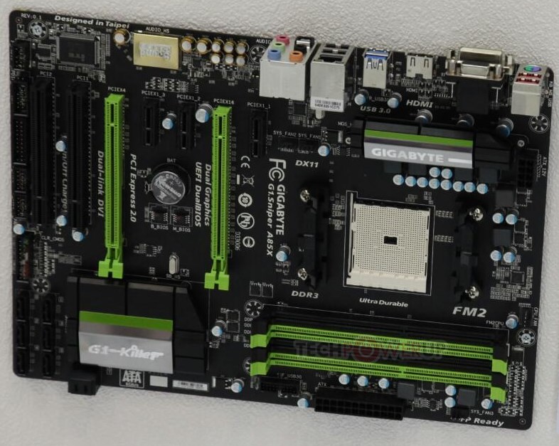 Immagine pubblicata in relazione al seguente contenuto: GIGABYTE mostra la motherboard G1.Sniper A85X per APU FM2 | Nome immagine: news19636_GIGABYTE-G1.Sniper-A85X_1.jpg