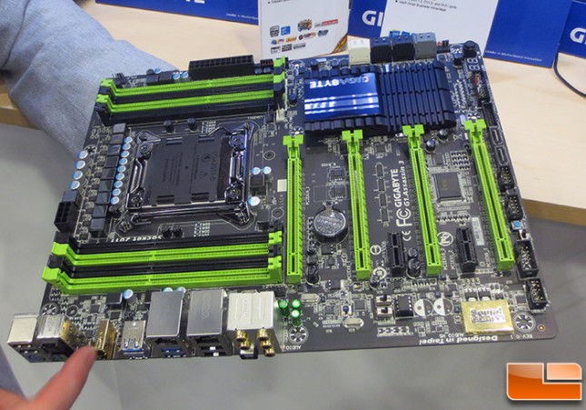 Immagine pubblicata in relazione al seguente contenuto: Gigabyte mostra la motherboard G1.Assassin 3 per cpu LGA-2011 | Nome immagine: news20102_Gigabyte-G1-Assassin-3_1.jpg