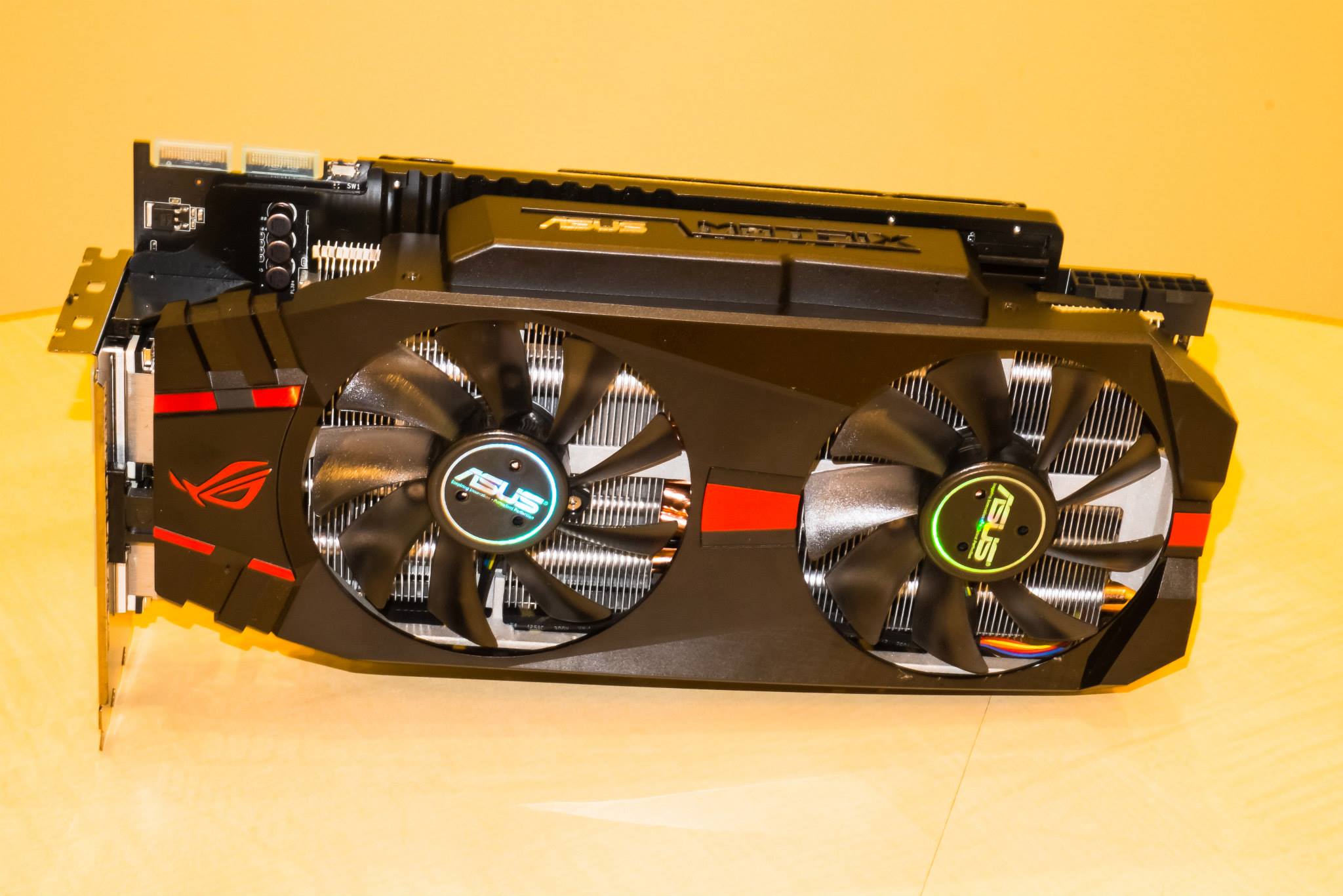 Media asset (photo, screenshot, or image in full size) related to contents posted at 3dfxzone.it | Image Name: news20183-ASUS-ROG-Matrix-R9-280X-Platinum_1.jpg