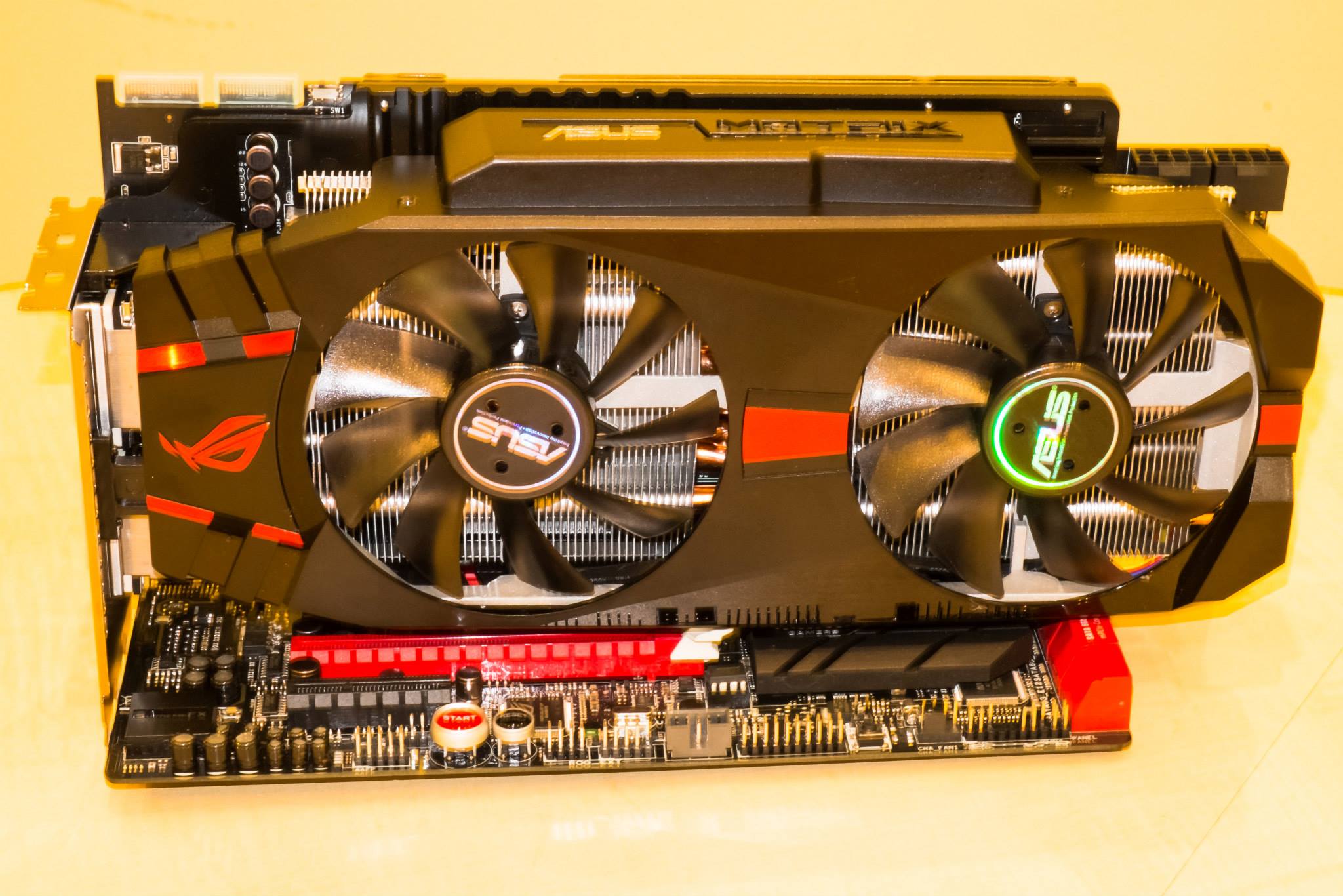 Media asset (photo, screenshot, or image in full size) related to contents posted at 3dfxzone.it | Image Name: news20183-ASUS-ROG-Matrix-R9-280X-Platinum_5.jpg