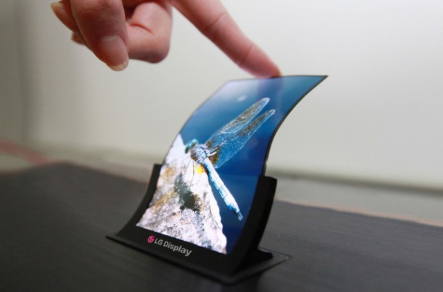 Media asset in full size related to 3dfxzone.it news item entitled as follows: LG Display pronta a produrre i display OLED flessibili per smartphone | Image Name: news20196_LG-Display-flexible-OLED-panel_1.jpg