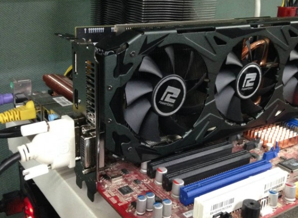 Immagine pubblicata in relazione al seguente contenuto: Le prime foto della card non reference PowerColor R9 290X PCS+ | Nome immagine: news20539_Powercolor-Radeon-R9-290X-PCS_2.jpg