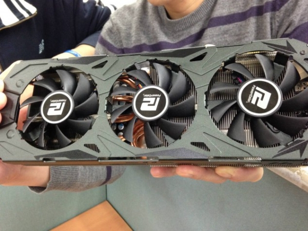 Immagine pubblicata in relazione al seguente contenuto: Le prime foto della card non reference PowerColor R9 290X PCS+ | Nome immagine: news20539_Powercolor-Radeon-R9-290X-PCS_4.jpg