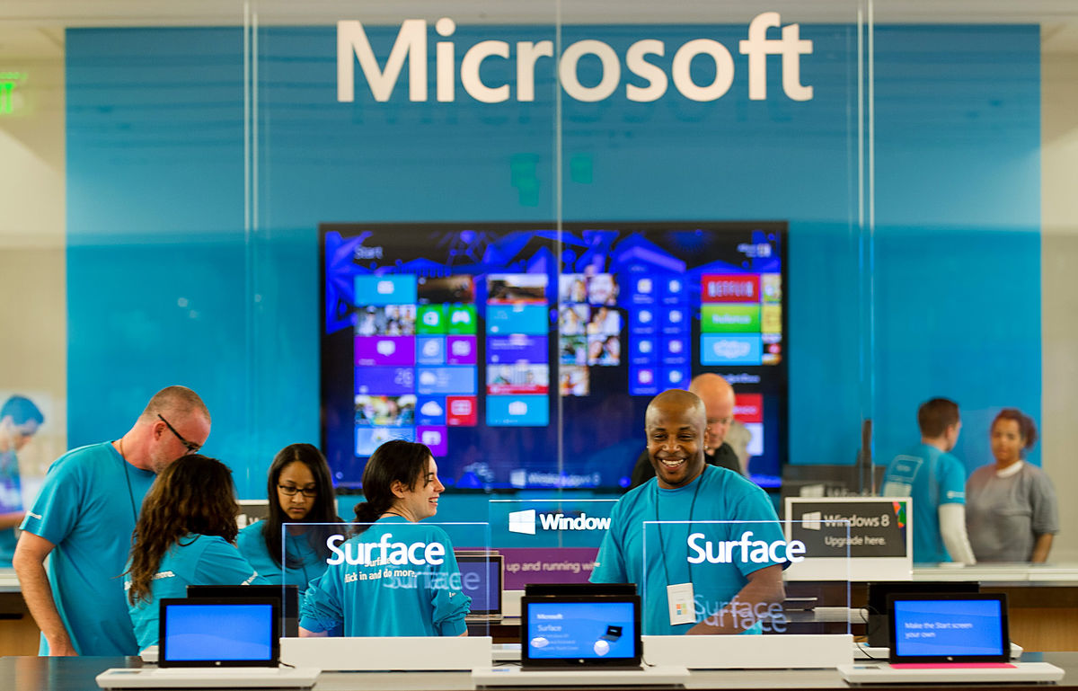 Immagine pubblicata in relazione al seguente contenuto: Microsoft riduce del 70% il prezzo di Windows 8.1 per contrastare Big G | Nome immagine: news20813_Microsoft-Windows-8.1-Store-Washington_1.jpg