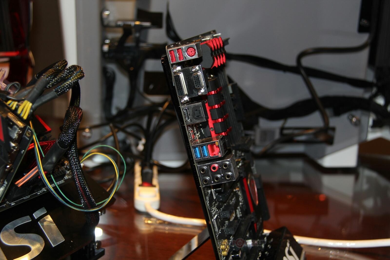 Immagine pubblicata in relazione al seguente contenuto: MSI mostra la motherboard Z97A Gaming 6 con USB 3.1 Type-C | Nome immagine: news22079_MSI-Z97A-Gaming-6_1.jpg