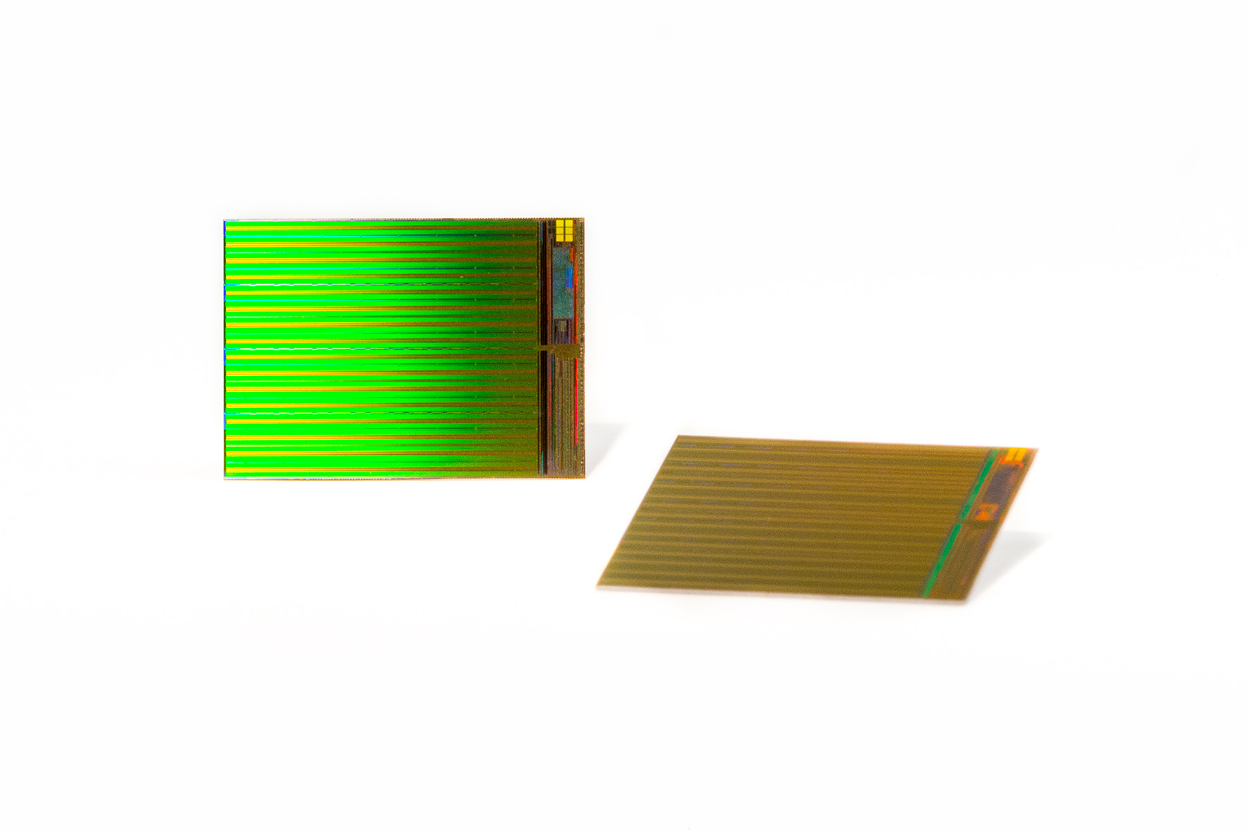 Immagine pubblicata in relazione al seguente contenuto: Intel e Micron promettono SSD meno costosi con i chip 3D NAND | Nome immagine: news22397_Intel-Micron-3D-DIE_1.jpg