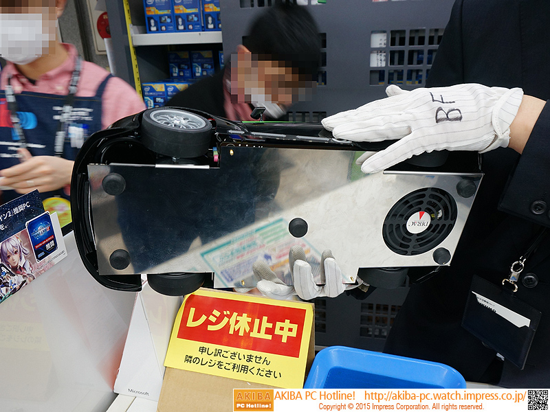 Immagine pubblicata in relazione al seguente contenuto: Una GTX 970 e un Core i7-4790K sotto il cofano di una Nissan GT-R R35 | Nome immagine: news22433_GTX-970-Nissan-GT-R-R35_7.jpg