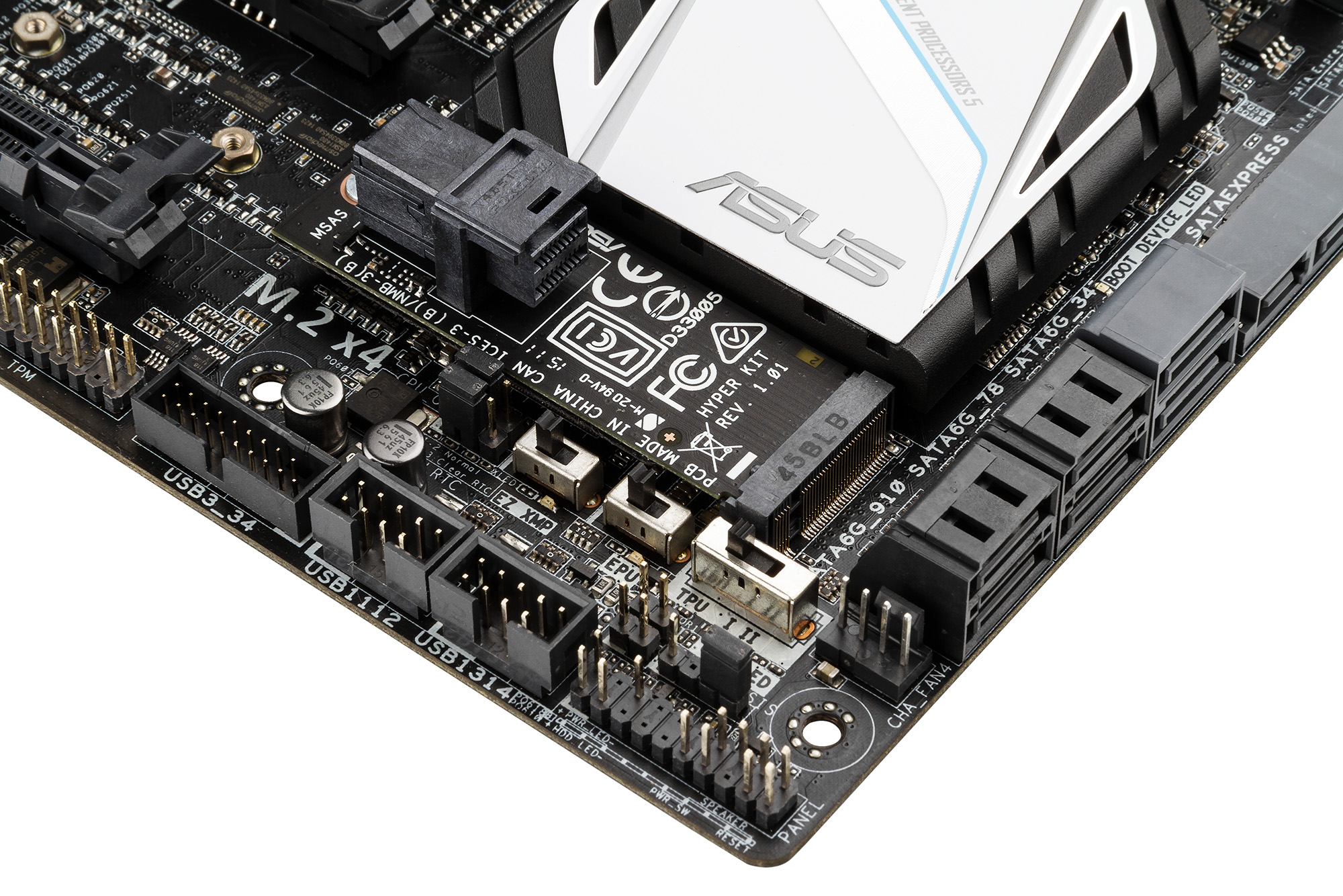 Immagine pubblicata in relazione al seguente contenuto: Le motherboard Z97 e X99 di ASUS supportano gli SSD NVM Express | Nome immagine: news22488_ASUS-Hyper-Kit_1.png