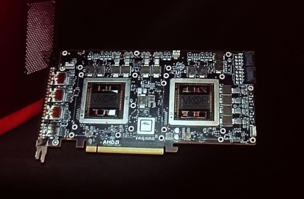 Immagine pubblicata in relazione al seguente contenuto: Foto della video card AMD Radeon R9 Fury basata su due GPU Fiji | Nome immagine: news22723_Radeon-R9-Fury-Dual-GPU_1.jpg