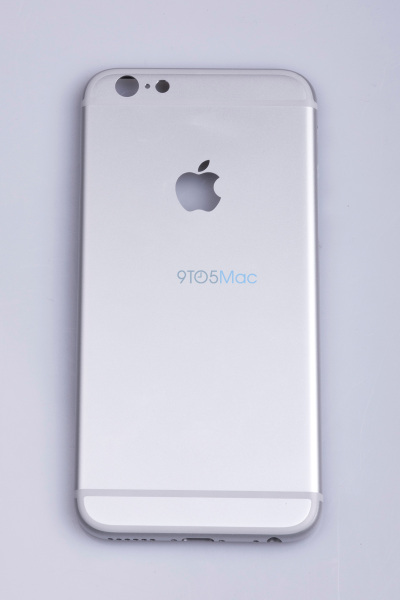 Immagine pubblicata in relazione al seguente contenuto: Prime foto del nuovo iPhone che Apple potrebbe chiamare iPhone 6S | Nome immagine: news22795_Foto-Apple-iPhone-6S_2.jpg