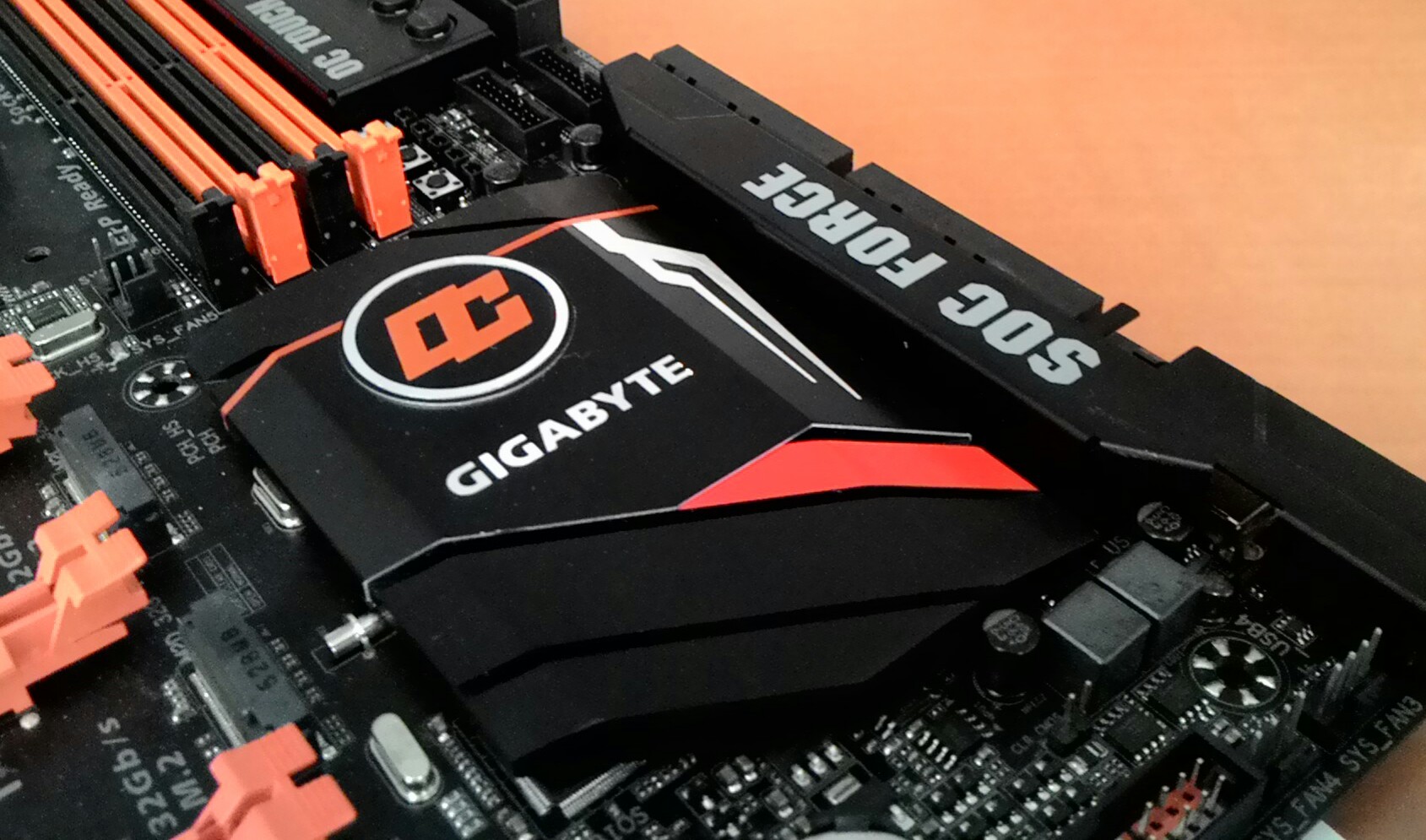 Immagine pubblicata in relazione al seguente contenuto: Skylake & Overclocking: foto della motherboard GIGABYTE Z170 SOC Force | Nome immagine: news22899_GIGABYTE-Z170-SOC-Force_5.jpg