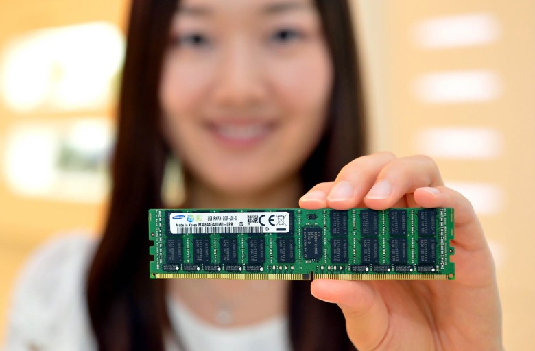 Immagine pubblicata in relazione al seguente contenuto: Samsung riduce la capacit produttiva della RAM per PC e congela i prezzi | Nome immagine: news22933_Samsung-DDR4-module_1.jpg
