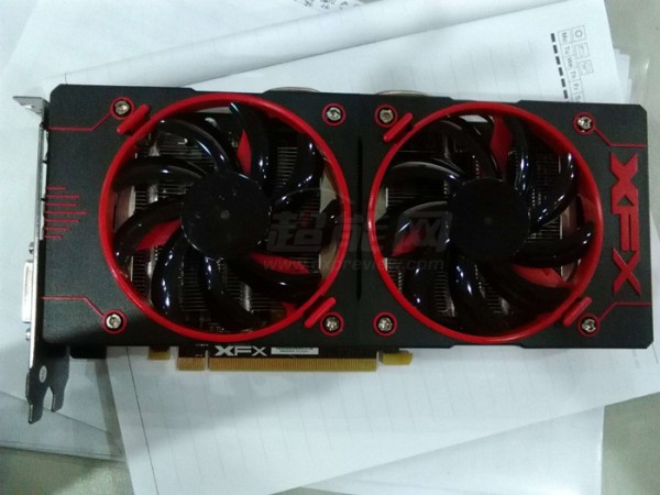 Immagine pubblicata in relazione al seguente contenuto: Prime foto della Radeon R9 380X di XFX con un cooler Double Dissipation | Nome immagine: news23064_AMD-Radeon-380X_1.jpg