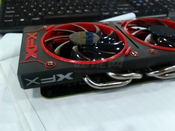 Immagine pubblicata in relazione al seguente contenuto: Prime foto della Radeon R9 380X di XFX con un cooler Double Dissipation | Nome immagine: news23064_AMD-Radeon-380X_5.jpg