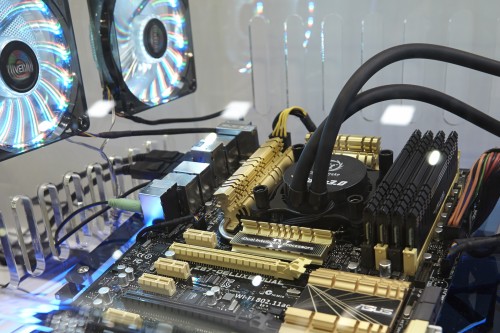 Immagine pubblicata in relazione al seguente contenuto: Asustek e Gigabyte potrebbero commercializzare meno motherboard del previsto | Nome immagine: news23200_ASUS-Z87-DELUXEDUAL_1.jpg