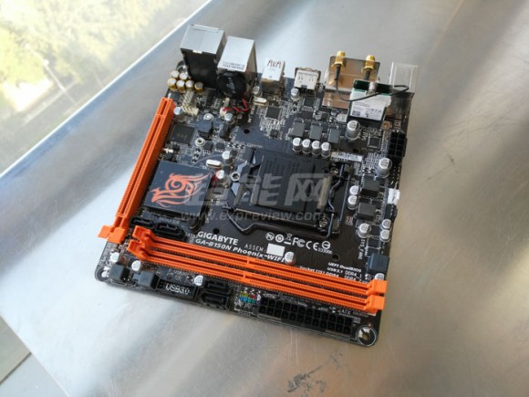 Immagine pubblicata in relazione al seguente contenuto: Foto della motherboard GIGABYTE B150N Phoenix per CPU Intel Skylake | Nome immagine: news23272_GIGABYTE-B150N-Phoenix_1.jpg