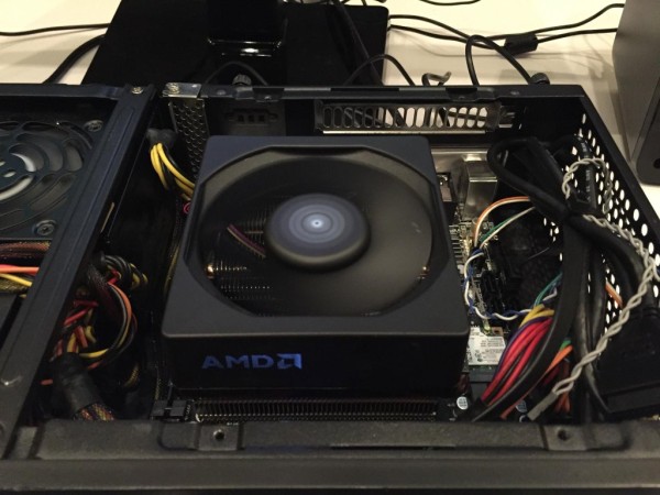 Immagine pubblicata in relazione al seguente contenuto: AMD presenta il cooler a basso rumore Wraith per CPU e APU | Nome immagine: news23604_AMD-Cooler-Wraith_1.jpg