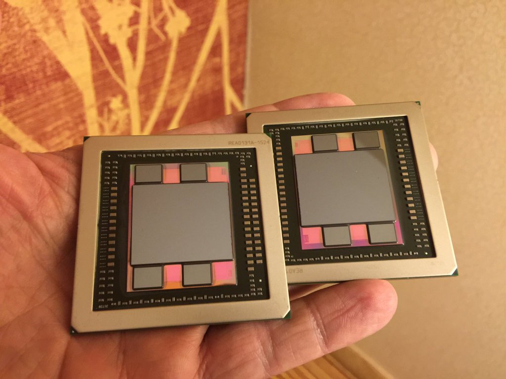 Immagine pubblicata in relazione al seguente contenuto: Il Radeon Technologies Group di AMD pubblica la foto di due GPU Fiji | Nome immagine: news23784_AMD-Dual-GPU-Fiji_1.jpg