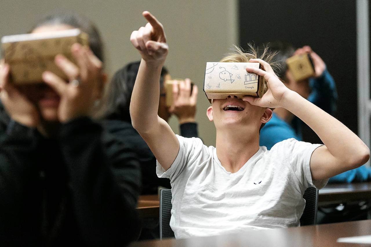 Immagine pubblicata in relazione al seguente contenuto: Google lavora su un headset per la realt virtuale di tipo all-in-one | Nome immagine: news23787_Google-Cardboard_1.jpg