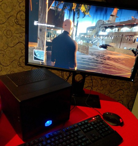 Immagine pubblicata in relazione al seguente contenuto: AMD mostra il game DirectX 12 Hitman in esecuzione su GPU Polaris | Nome immagine: news23982_AMD-Polaris-Display-Output_1.jpg