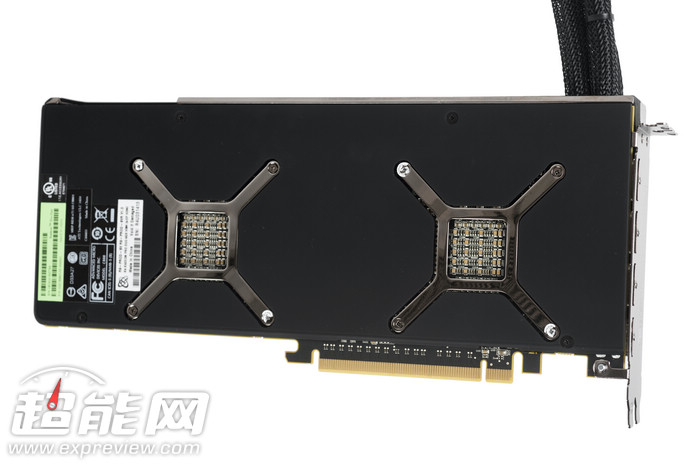 Immagine pubblicata in relazione al seguente contenuto: Fotogallery della video card AMD Radeon Pro Duo prodotta da XFX | Nome immagine: news24169_XFX-AMD-Radeon-Pro-Duo-Foto_7.jpg