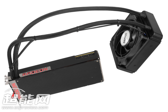 Immagine pubblicata in relazione al seguente contenuto: Fotogallery della video card AMD Radeon Pro Duo prodotta da XFX | Nome immagine: news24169_XFX-AMD-Radeon-Pro-Duo-Foto_8.jpg