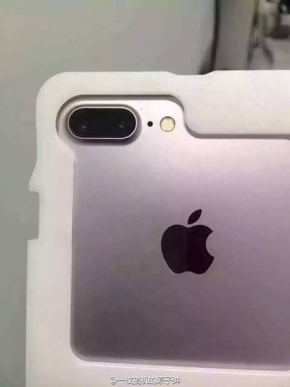 Immagine pubblicata in relazione al seguente contenuto: Due foto leaked degli iPhone 7 e iPhone 7 Plus di Apple sono on line | Nome immagine: news24488_iPhone-7-Foto_2.jpg