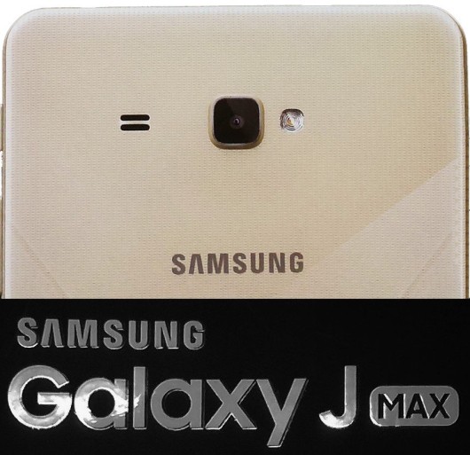 Immagine pubblicata in relazione al seguente contenuto: Foto dello smartphone con display da 7-inch Samsung Galaxy J Max | Nome immagine: news24559_Samsung-Galaxy-J-Max_1.jpg
