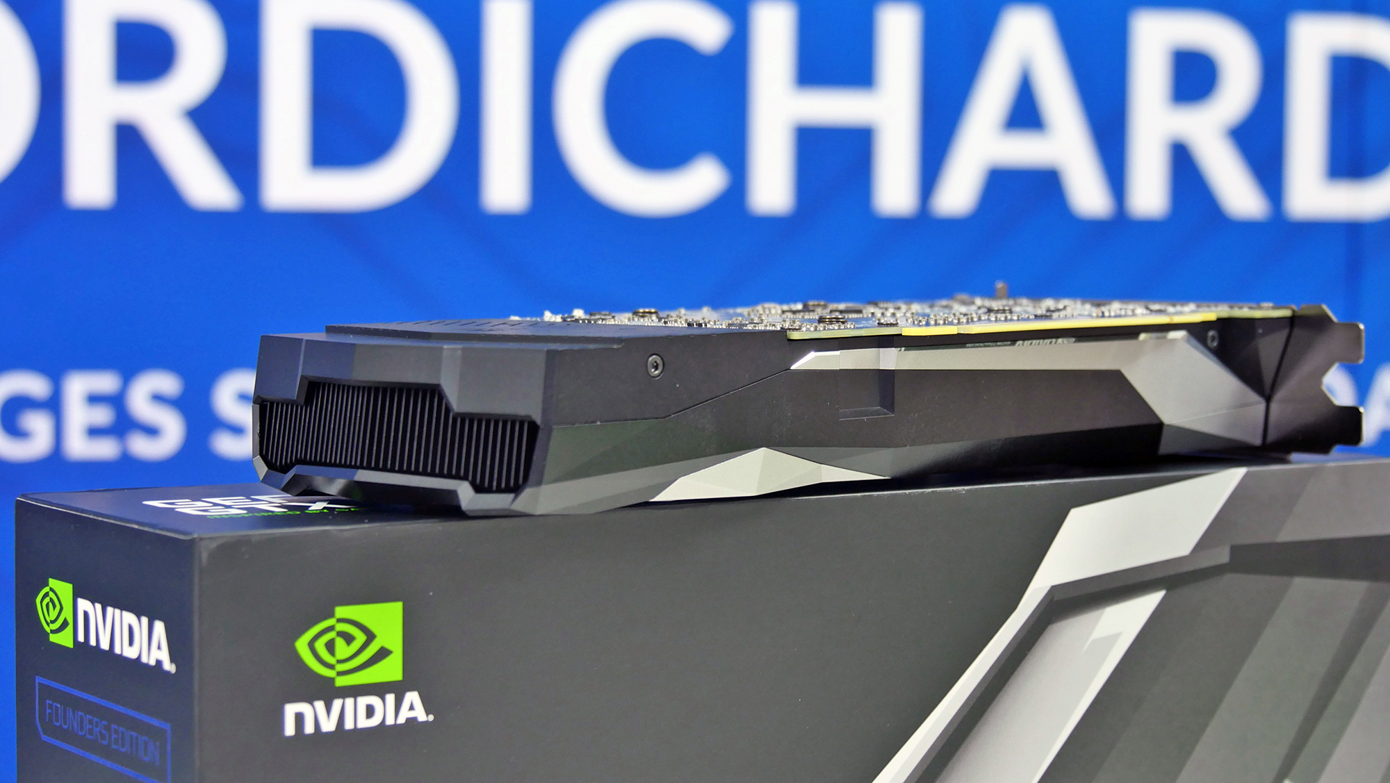 Immagine pubblicata in relazione al seguente contenuto: Galleria fotografica della card NVIDIA GeForce GTX 1060 Founder's Edition | Nome immagine: news24561_GeForce-GTX-1060_8.jpg