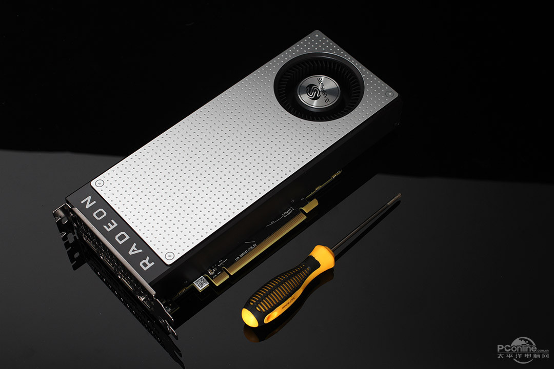 Immagine pubblicata in relazione al seguente contenuto: Foto delle SAPPHIRE Radeon RX 470 e RX 460 (e delle GPU) senza cooler | Nome immagine: news24689_SAPPHIRE-Radeon-RX-470_1.jpg