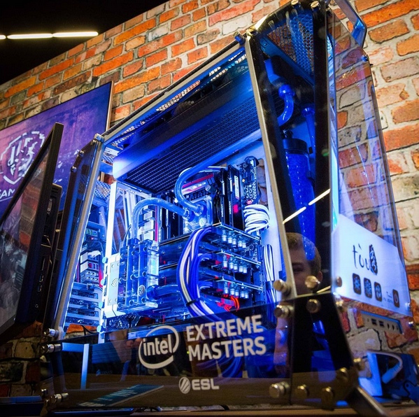 Immagine pubblicata in relazione al seguente contenuto: Primi benchmark di una CPU Intel Kaby Lake Core i7-7700K con SANDRA 2015 | Nome immagine: news24865_Intel_Desktop_1.jpg