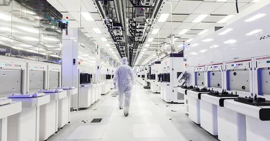 Immagine pubblicata in relazione al seguente contenuto: Il focus di GLOBALFOUNDRIES  gi sul nodo di produzione a 7nm FinFET | Nome immagine: news24946_GLOBALFOUNDRIES_1.jpg