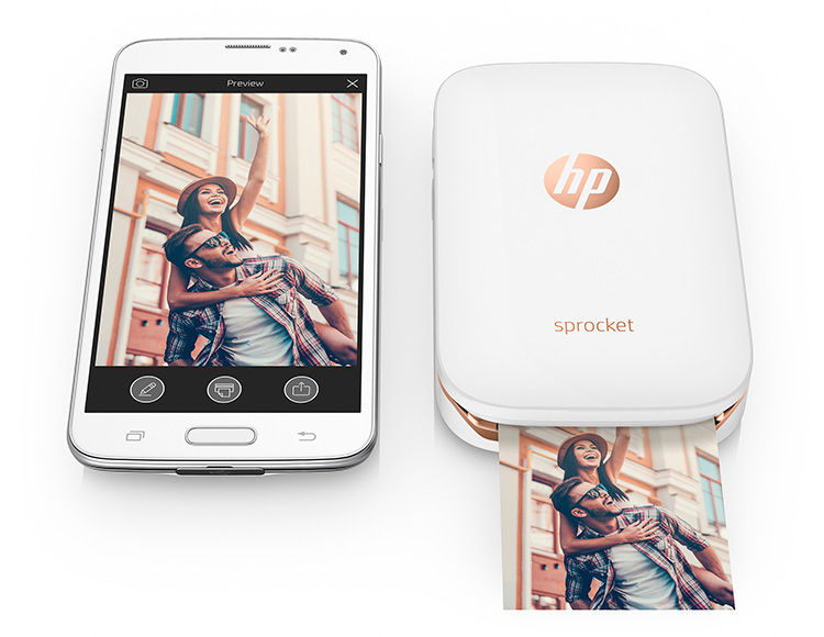 Immagine pubblicata in relazione al seguente contenuto: HP introduce la stampante mobile Sprocket per gli smartphone Android e iOS | Nome immagine: news24977_HP-Sprocket_1.jpg